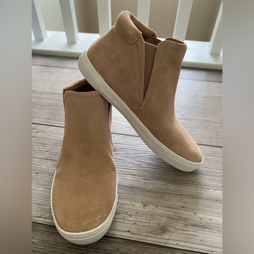 Dolce Vita Chelsea sneakers size 6.5